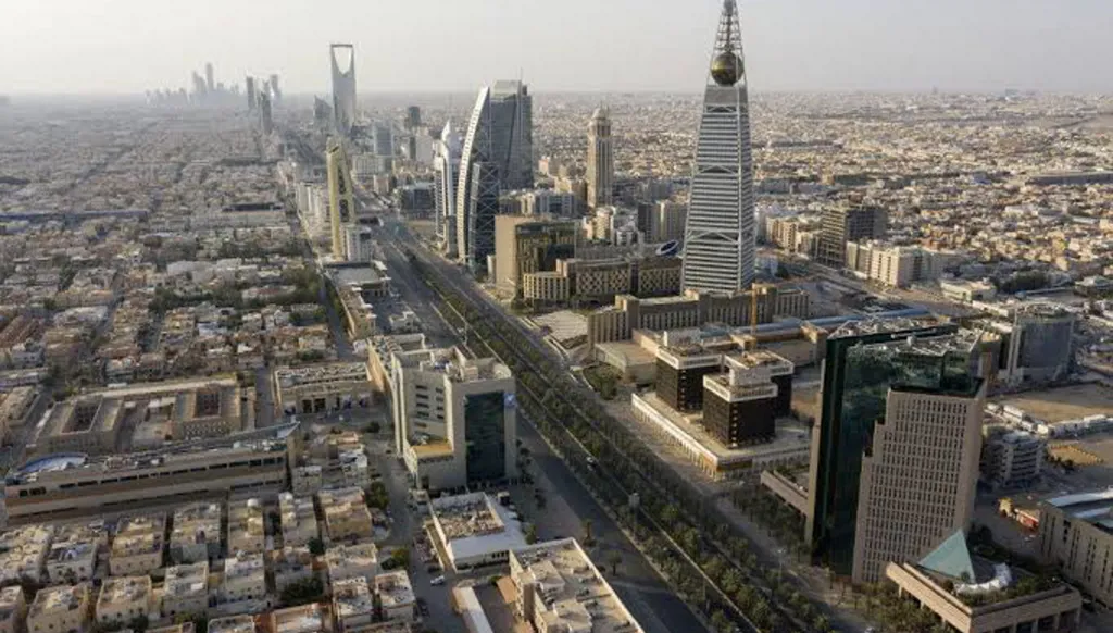 السعودية تؤكد عدم تهاونها مع أي اعتداء... وإدانات عربية بعد هجوم الحوثيين