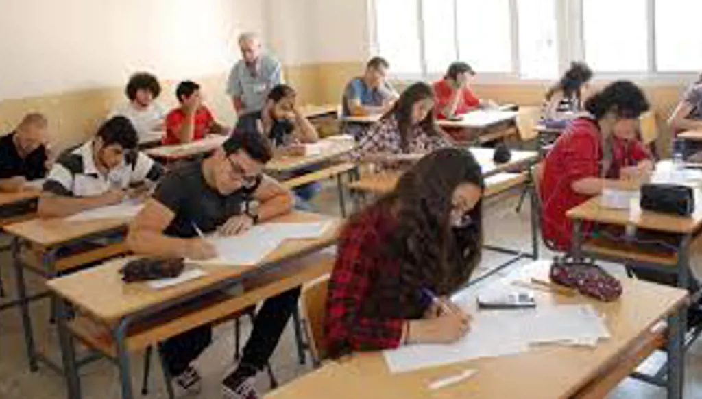 عام من الخوف والنزوح... وطلاب لبنان يواجهون المجهول