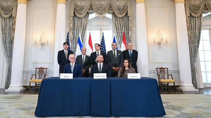خلال توقيع الاتفاق الإطاري بين لبنان وإسرائيل (أرشيفية).