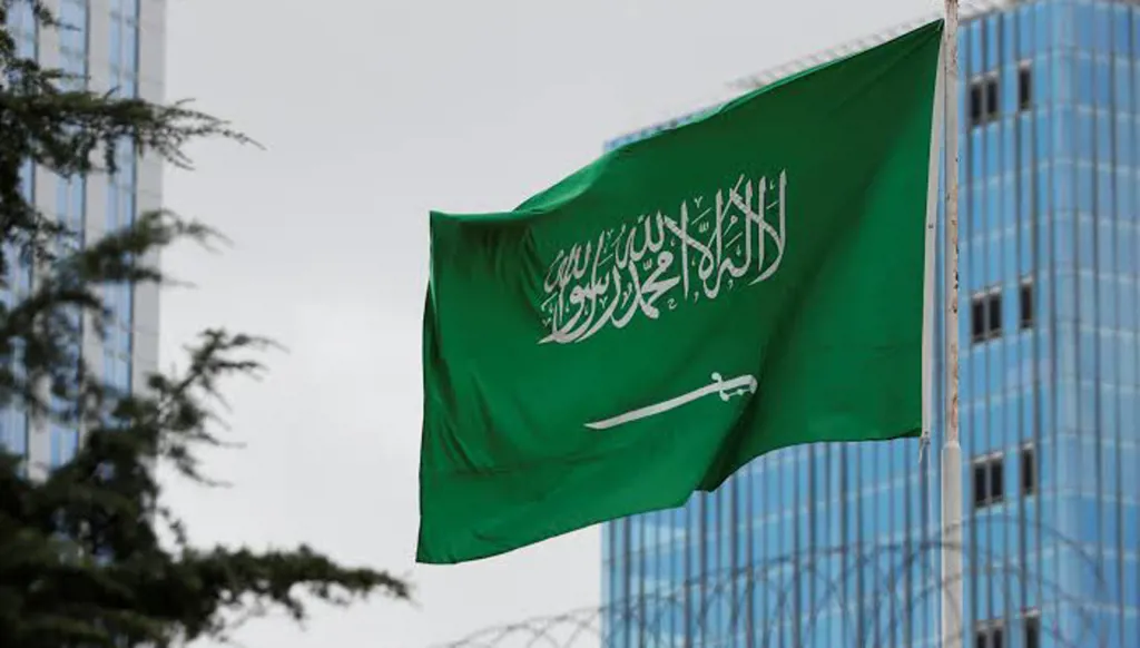 السفارة السعودية في الكويت تعلن توفير حافلات لإعادة المواطنين إلى الرياض