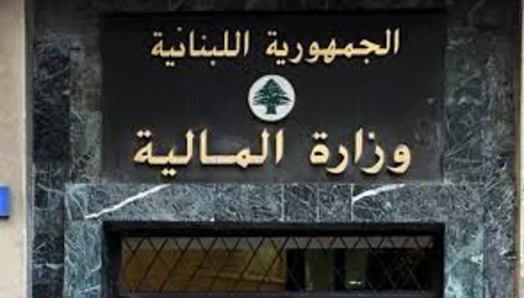 مستشار في وزارة المالية رفض تسليم مكتبه رغم الاستغناء عن خدماته