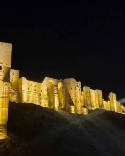 قلعة حلب مضاءة