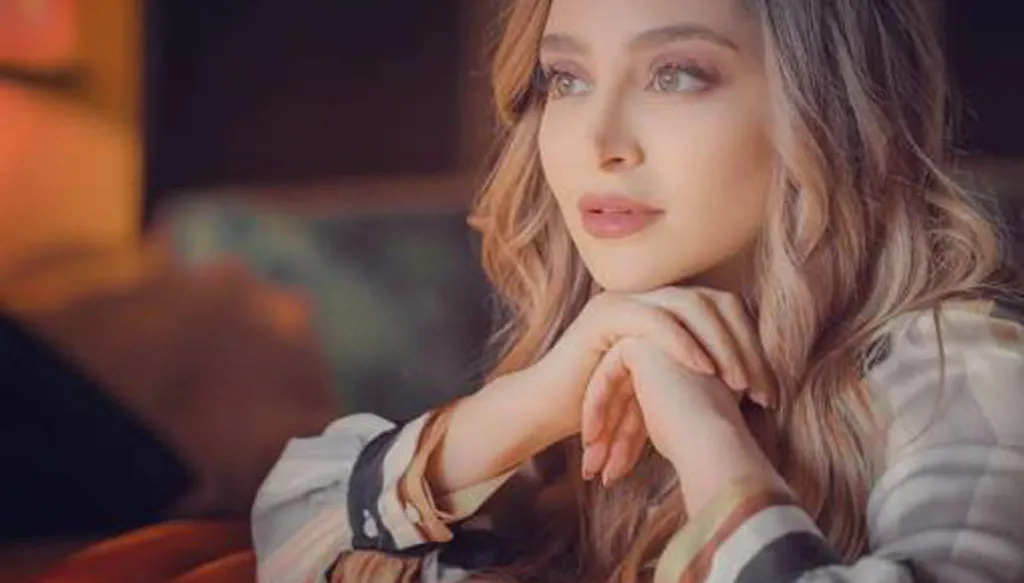 روزينا لاذقاني.