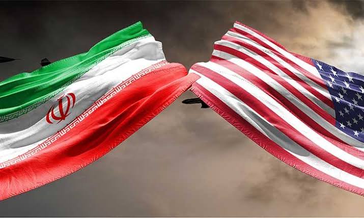علما أميركا وإيران (أرشيفية).