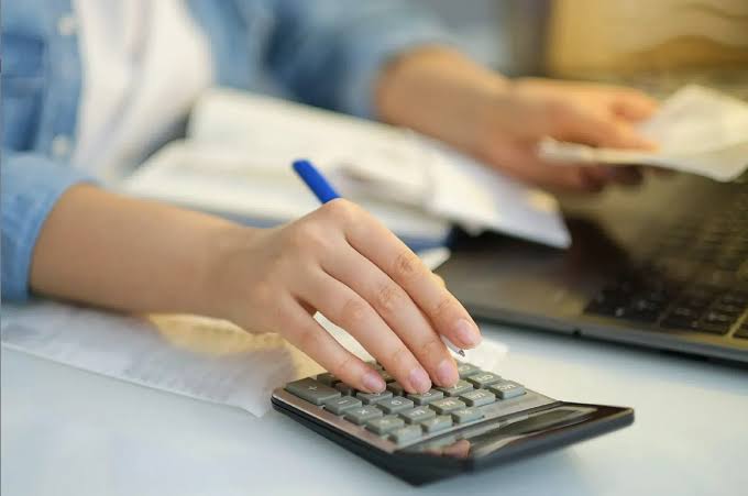 ارتفع معدل فائدة الانتربنك من 10% في نهاية الأسبوع السابق إلى 15% يوم الجمعة