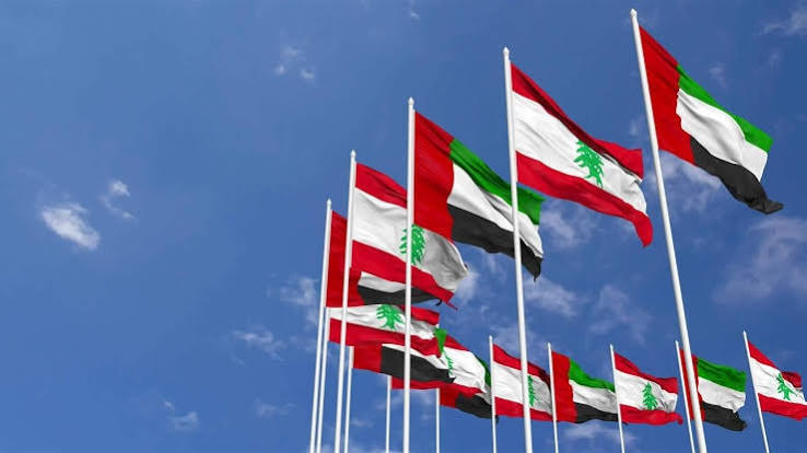 علما لبنان والإمارات (أرشيفية).