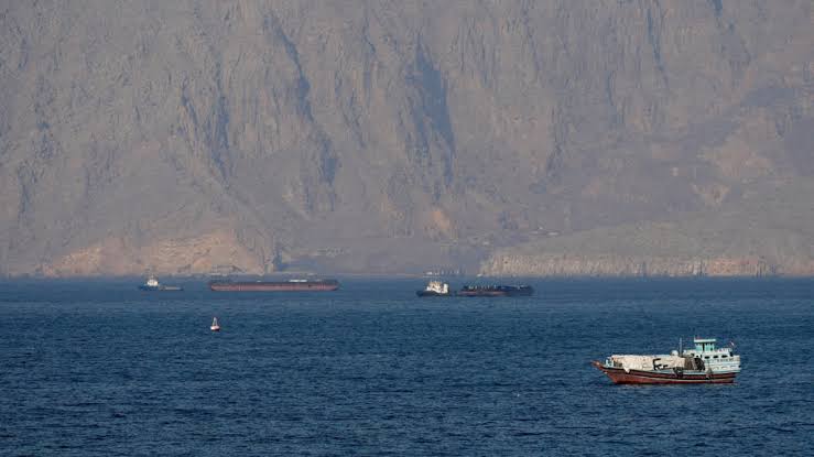 سفن في مضيق هرمز (أرشيفية).