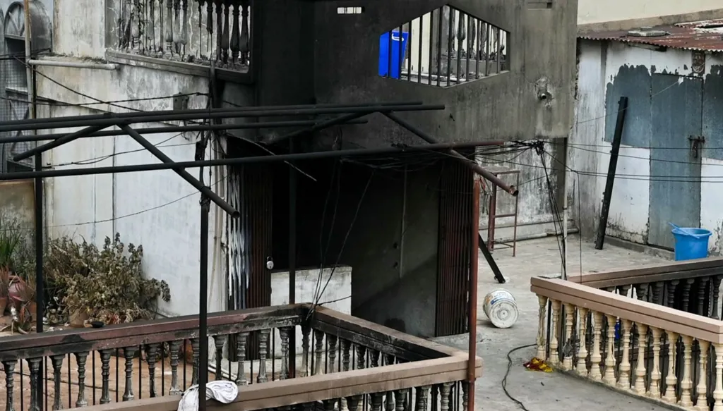 17 قتيلاً بحريق مبنى في الهند