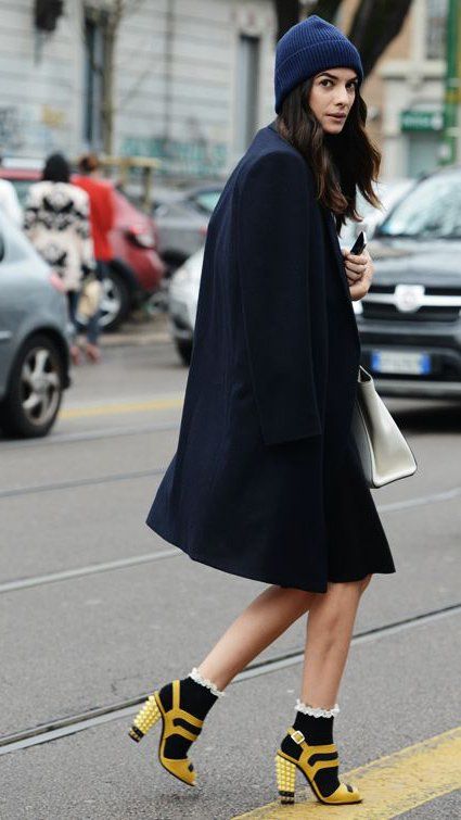 موضة الجوارب العالية في خريف 2025 (انترنت)