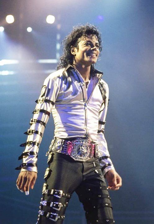 مايكل جاكسين والاطلالات الاسطورية (انترنت)