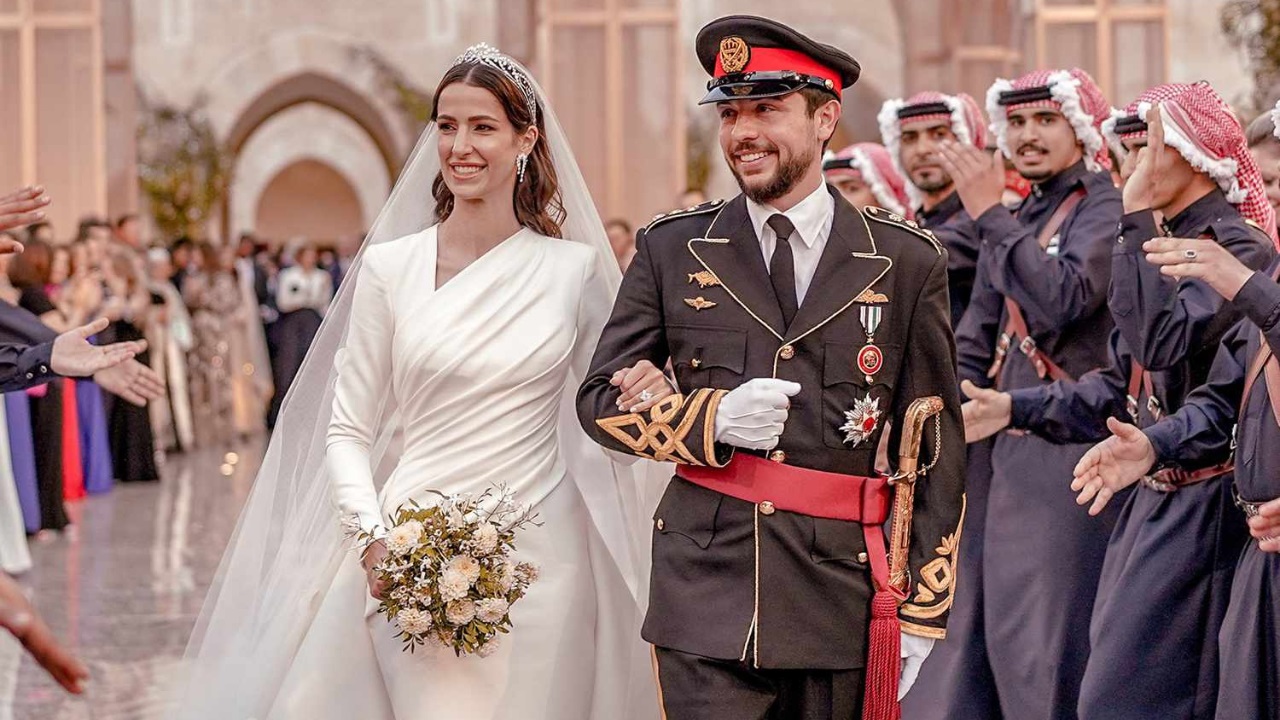 الاميرة رجوة والامير الحسين يوم عرسهما (إنستغرام)