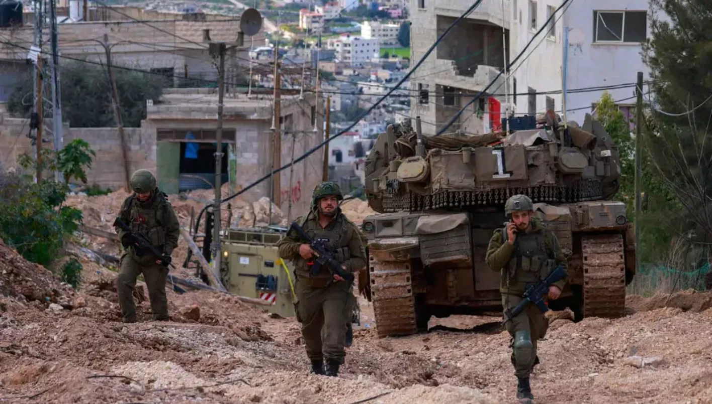 الضفة: مقتل فلسطيني وإصابة 5 باعتداءات للجيش الإسرائيلي والمستوطنين