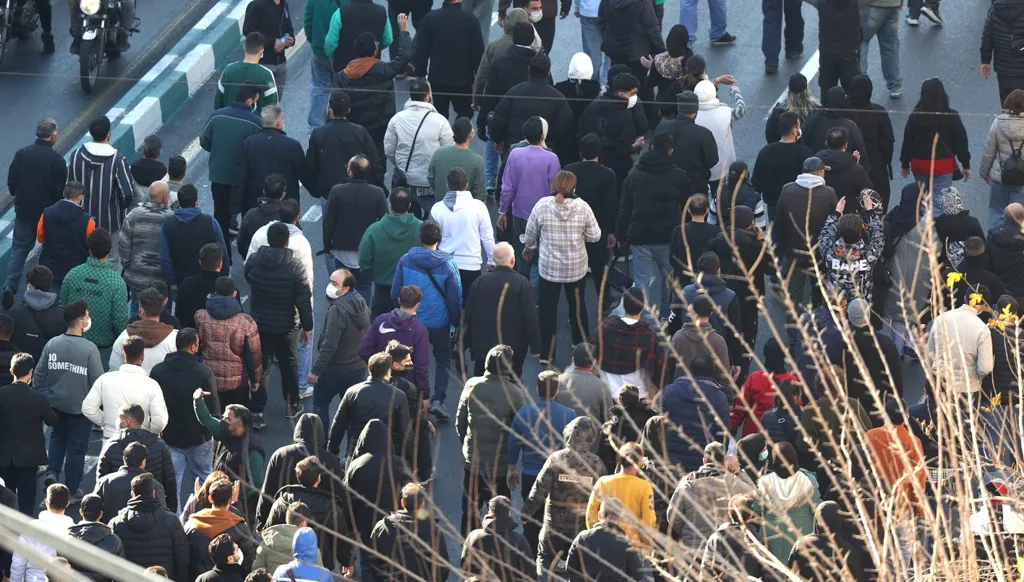 على وقع التحرّكات... تحذير رسمي للمحتجين في إيران