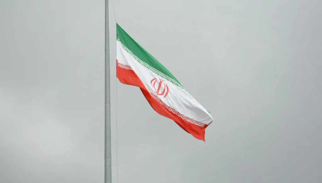 إيران: قرار تصنيف واشنطن الحوثيين منظّمة إرهابية غير مبرّر