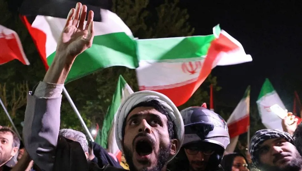 نحو تغيير أنظمة في إيران و"العواصم" الأربع