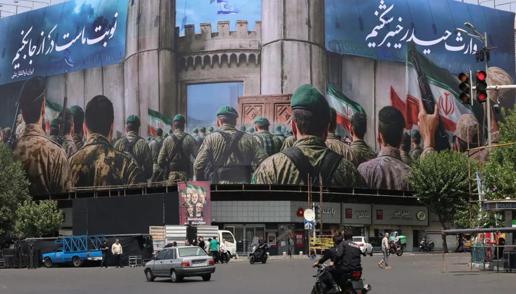 الجيش الإيراني يعلن إسقاط مقاتلة "أف-35"... إسرائيل: الطريق إلى طهران مفتوح أمامنا