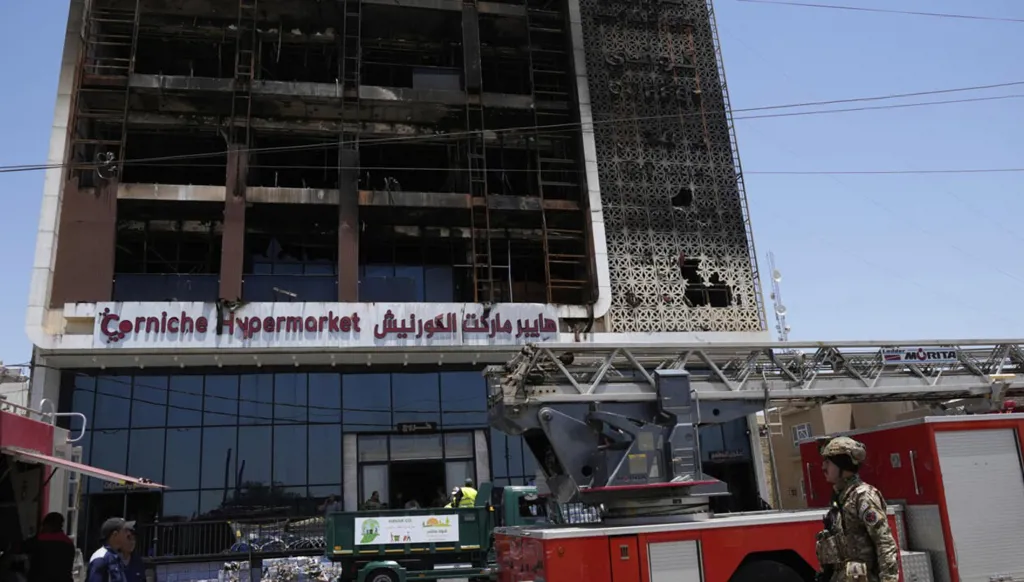 حريق الكوت في العراق... إحالة مسؤولين وموظّفين للقضاء