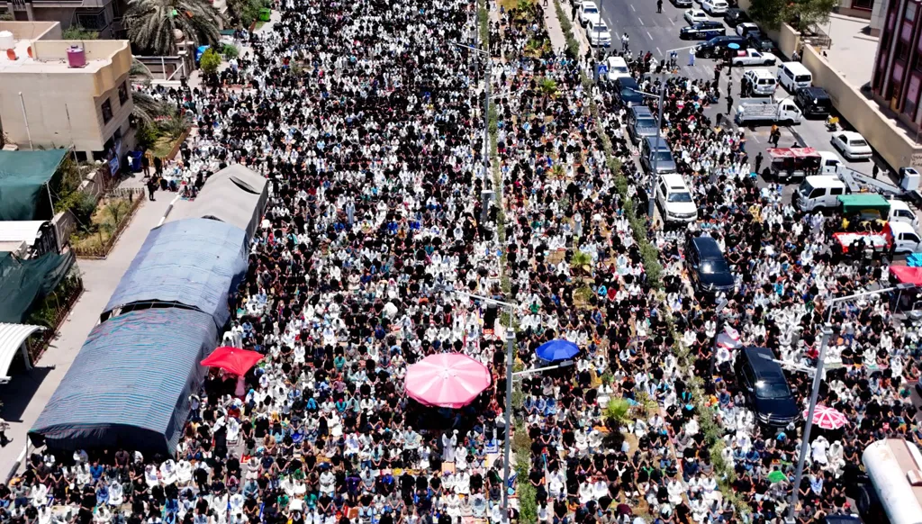 العراق... الآلاف يتظاهرون تنديداً بالهجوم الإسرائيلي على إيران (صور)