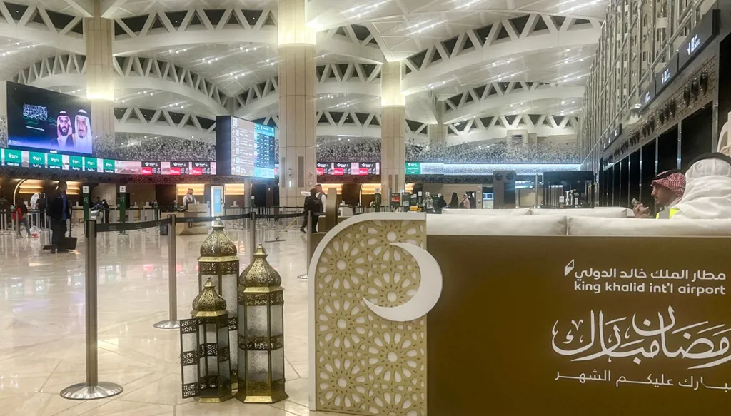 الدفاع السعودية تعترض صاروخَي "كروز" و9 مسيّرات