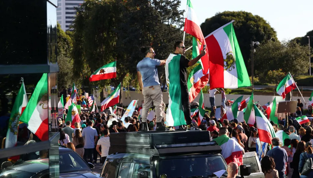 5 عند الخامسة: احتجاجات إيران تتواصل وتحرّك أميركي ضد "الإخوان"... ما جديد ملف أبو عمر؟