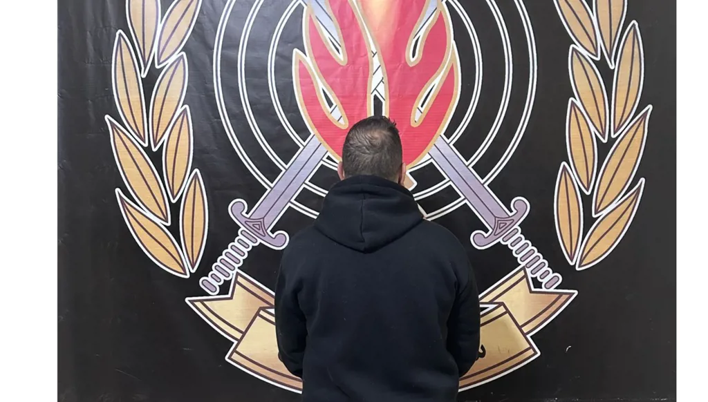 متورّط بتنفيذ سرقات واعتداء على قاصر وبحقّه 3 مذكّرات... شعبة المعلومات توقفه!