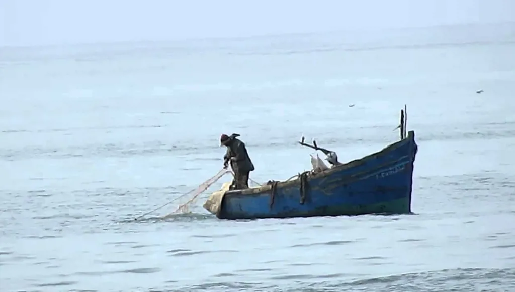 اليابان تحتجز قارب صيد صينياً وتوقف قبطانه