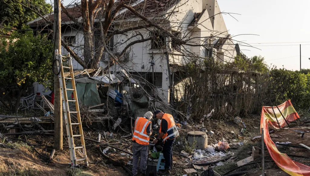 رشقة صاروخية على إسرائيل... 33 جريحاً في الجليل