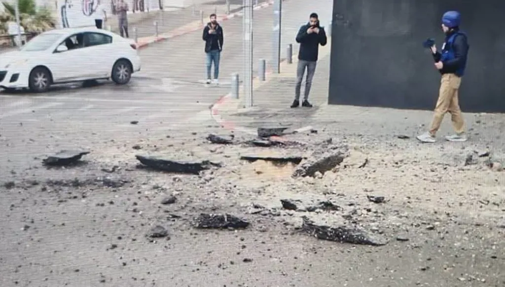 Fourteen injured in Bnei Brak after Iranian-backed rocket attack on Israel