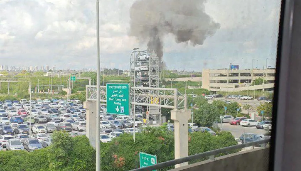 بالفيديو والصور-  أضرار في مطار بن غوريون ومحيطه جراء سقوط صاروخ ‏من اليمن