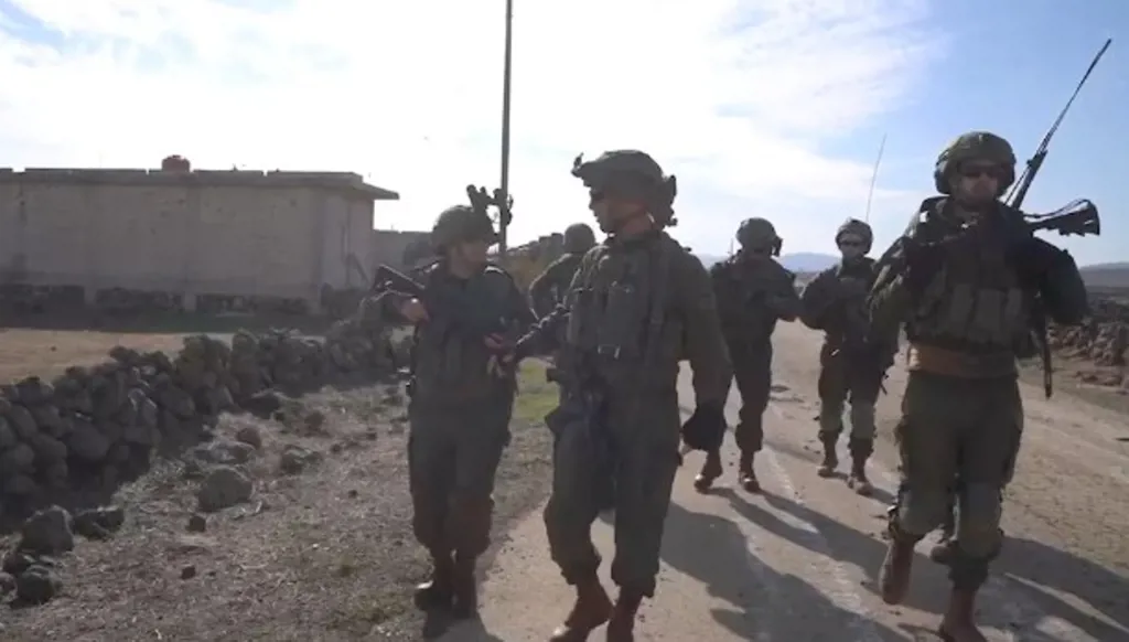 الجيش الإسرائيلي يتوغل في عمق القنيطرة جنوبي سوريا (فيديو)