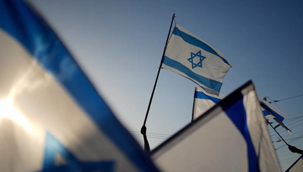 تطوّرات جديدة في قضية "قطر غيت"... إعلام عبري: اعتقال ضابط سابق بالموساد