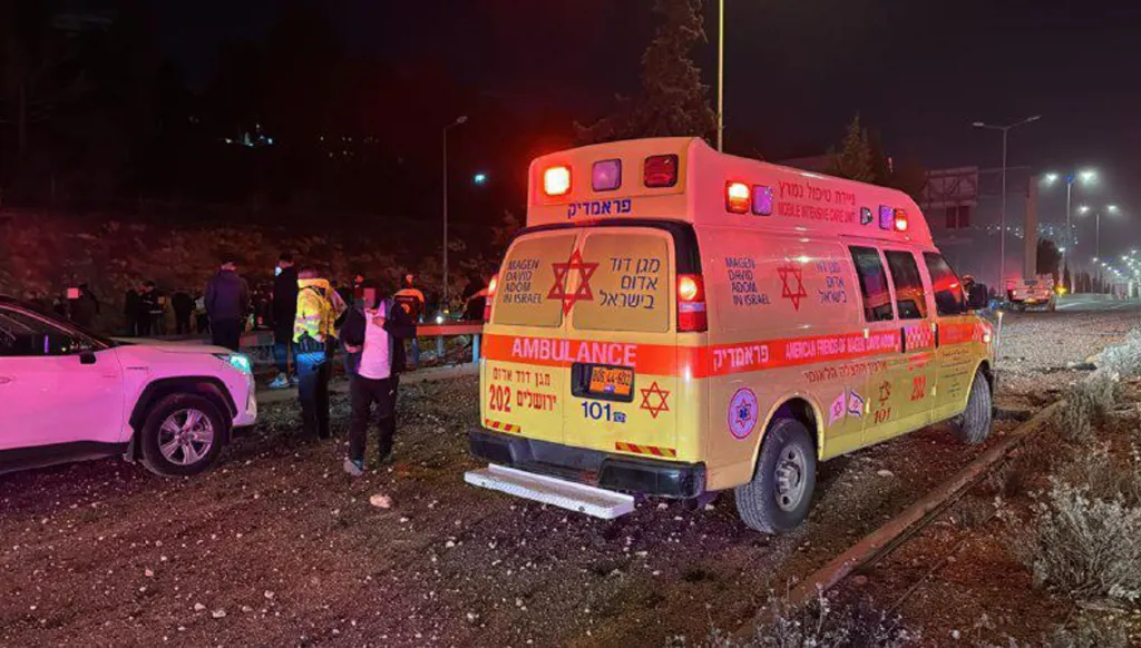 جولة رشقات صواريخ إيرانية ليلية على إسرائيل... إصابات وأضرار كبيرة (صور وفيديو)