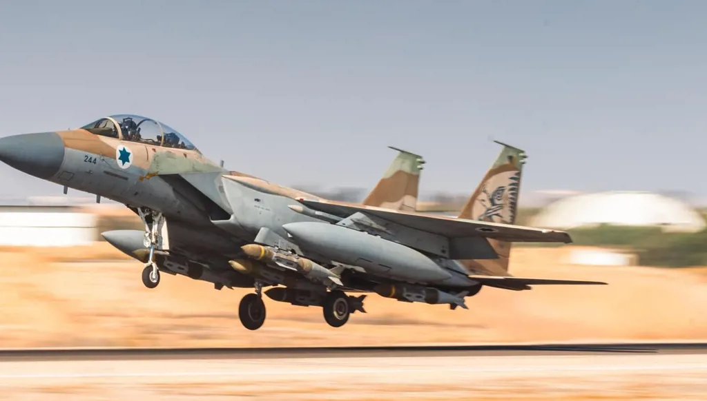 بالصور- الجيش الإسرائيلي ينشر لحظة إقلاع الطائرات التي ‏هاجمت الحوثيين