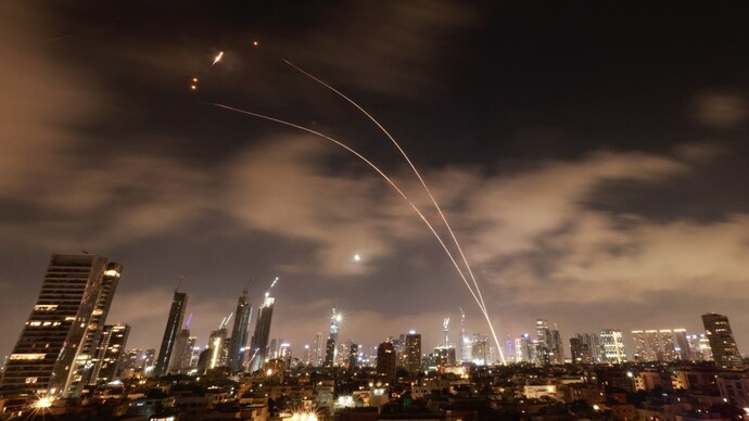 صواريخ في أجواء إسرائيل.