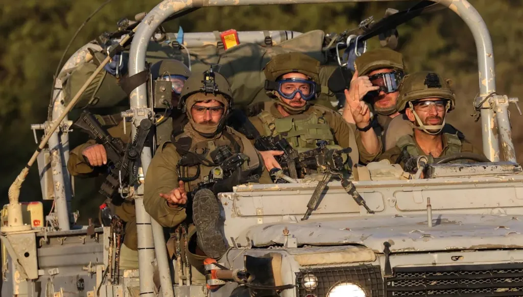 في تكرار للإنتهاكات... دورية إسرائيلية تتوغّل في أطراف بلدة الرفيد بريف القنيطرة