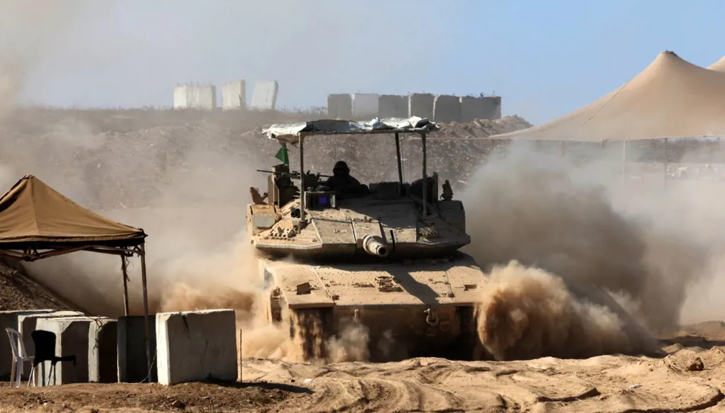 حادث "صعب" في غزة... إعلام عبري: انهيار مبنى على جنود وتبادل إطلاق نار!