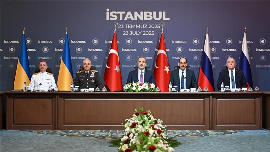 اجتماع ثلاثي تركي روسي أوكراني في اسطنبول (وكالات)