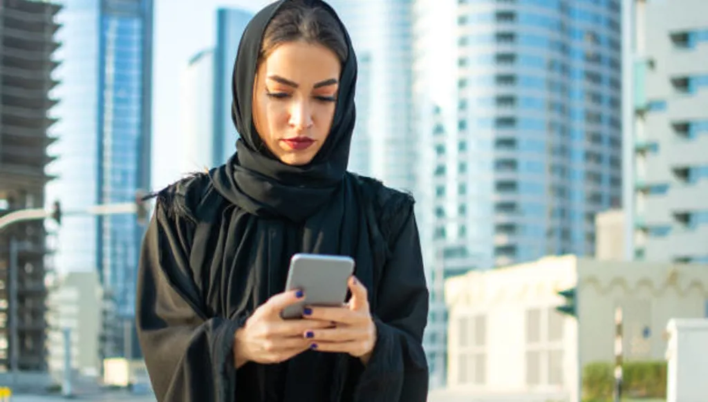 بسبب محتوى مسيء للمرأة الإماراتية.. "الوطنية للإعلام" تتّخذ إجراءات قانونية
