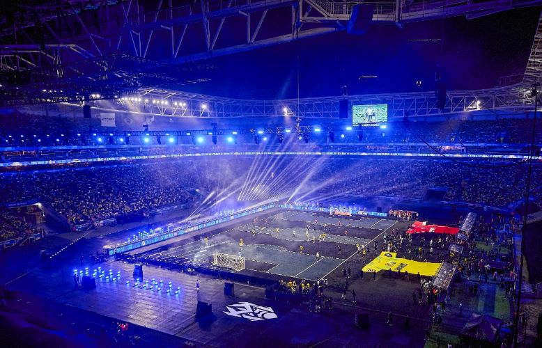 حضور جماهيري كبير. 