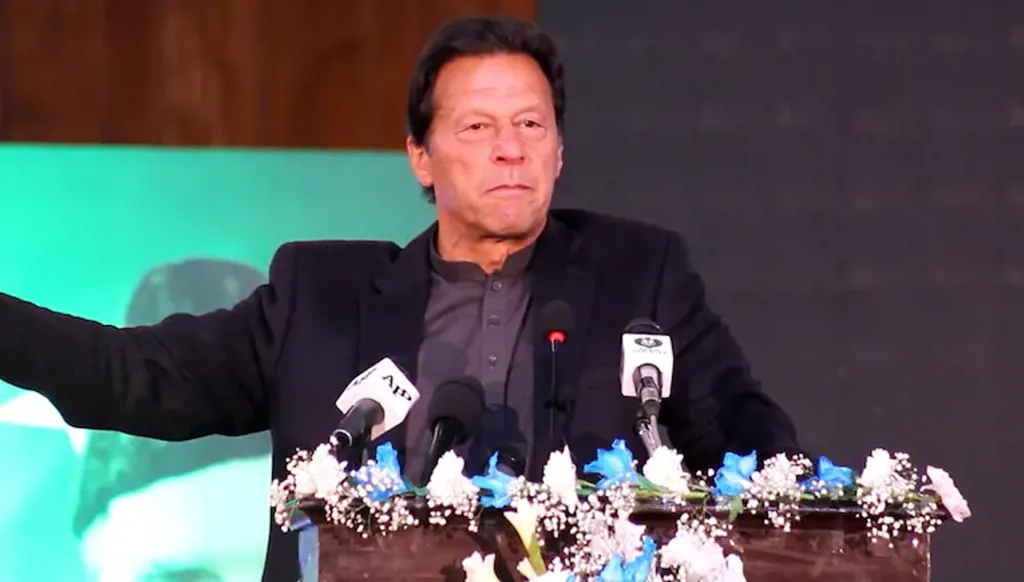 نقل عمران خان من السجن إلى مستشفى في إسلام آباد