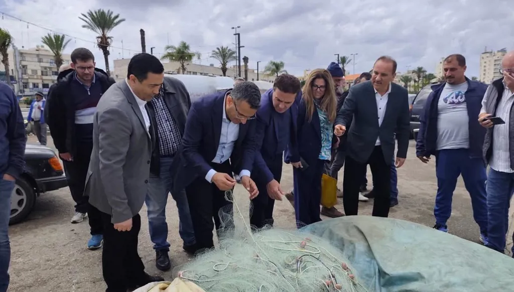 زيارة ميدانية لوزير الزراعة اللبناني شمالاً... لقاء مع صيادي الأسماك