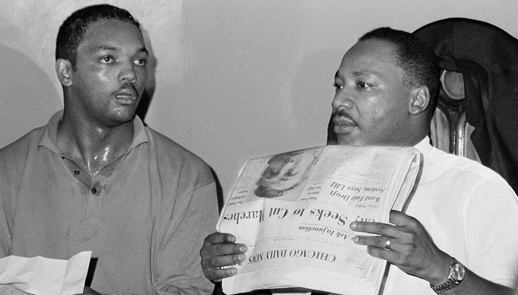 جيسي جاكسون رائد الحقوق المدنيّة... تلميذ مارتن لوثر كينغ الذي أعاد تشكيل الحزب الدّيموقراطي