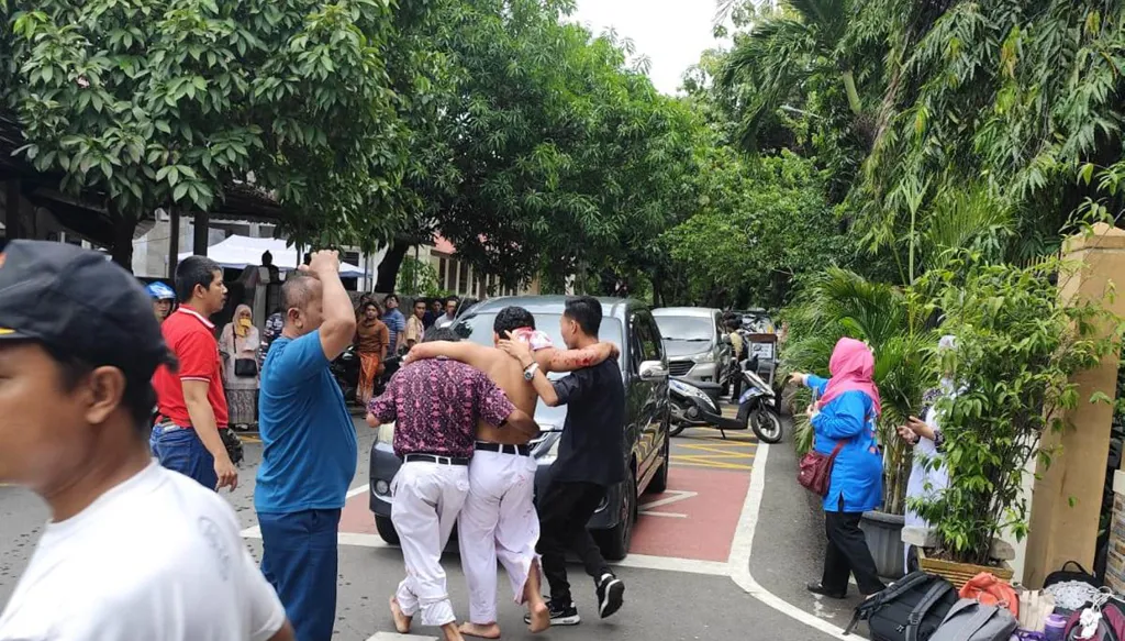 بالفيديو والصور- انفجار في مجمّع مدارس بإندونيسيا