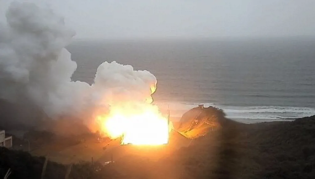 اليابان... حريق في موقع لتجارب إطلاق صواريخ فضائية (فيديو)