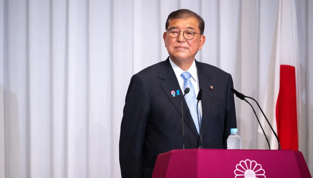 رئيس وزراء اليابان يتّجه الاستقالة