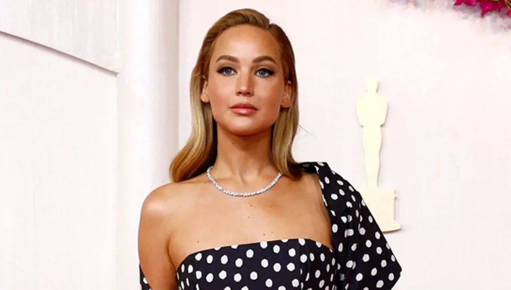 جينيفر لورانس تستقبل مولودها الثاني من كوك ماروني