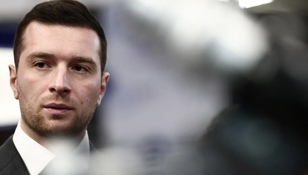 الانتخابات الرئاسية في فرنسا... استطلاع يكشف تصدّر اليمين المتطرّف