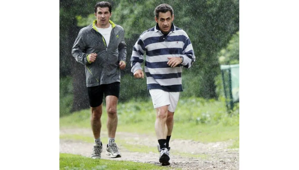 بالفيديو.. ساركوزي يُهرول على ضفاف "السين" بعد الإفراج عنه