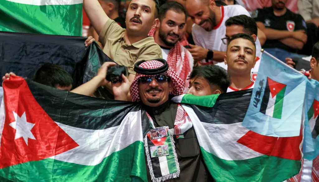 احتفالات رهيبة في شوارع الأردن بعد التأهل إلى كأس العالم (فيديو)