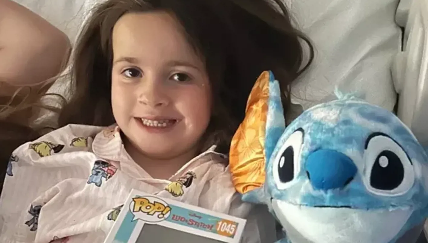 وفاة التيك توكر جول سميث عن عمر 6 سنوات إثر إصابتها بورم نادر في المخ